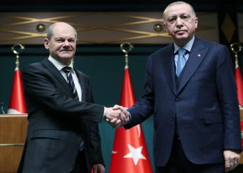 Alman basını: Savaş Türkiye’nin stratejik konumunu hatırlattı ama Ankara yanılsamaya kapılmamalı