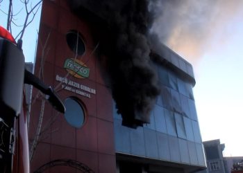 Bayrampaşa’da gıda imalathanesinde yangın