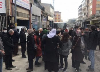 HDP Kartal ilçe binasına polis baskını: Dergi ve fotoğraflara el konuldu