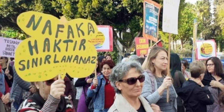 Nafaka dekontuna ‘haram olsun’ yazan erkeğe 15 bin TL tazminat cezası