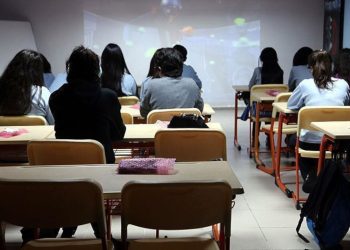 Ortaokul müdüründen ‘harem selamlık’ oturma düzeni talimatı