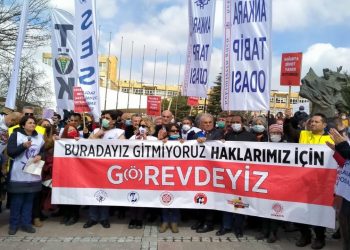 Sağlık emekçileri İzmir’de 12 hastanede greve çıktı