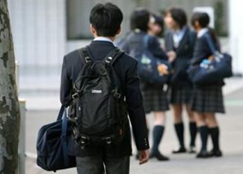 Tokyo’da 100 yıl sonra öğrencilere kılık-kıyafet serbestisi getirildi