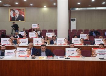 Avcılar Belediyesi’nde Kaftancıoğlu gerginliği: AK Partililer salonu terk etti