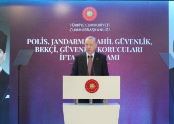 Cumhurbaşkanı Erdoğan: Zaman zaman polislerimizin üzerine gelindiğini görüyoruz