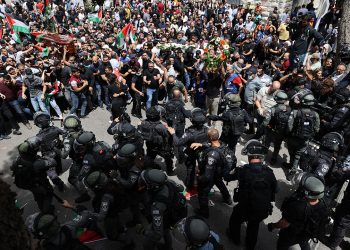 İsrail polisi, öldürülen gazeteci Ebu Akile’nin cenazesine saldırdı