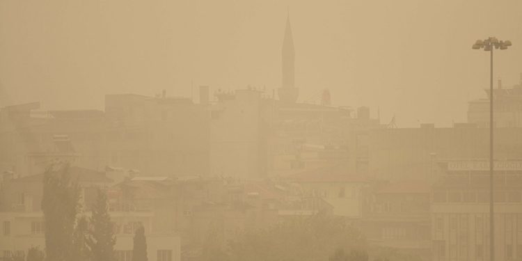 Meteoroloji’den toz taşınımı ve sağanak uyarısı
