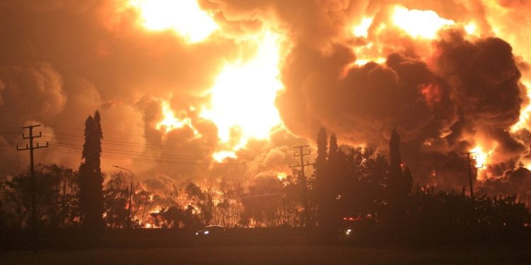 Nijerya’da kaçak petrol rafinerisinde patlama: En az 100 ölü
