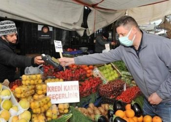Pazarlarda kredi kartıyla satış başladı: Ne kadar aciziz, bir bakın