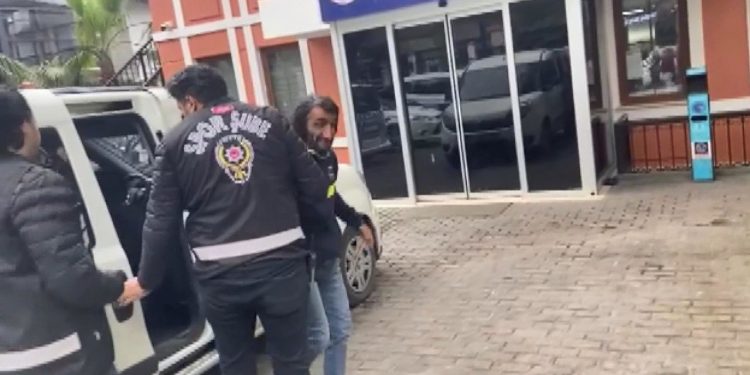 Trabzonspor bayrağını ikinci kez indirmeye çalışan ‘Rambo Okan’ gözaltına alındı