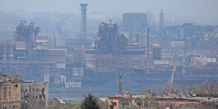 Zelenskiy: Azovstal fabrikasından siviller tahliye ediliyor