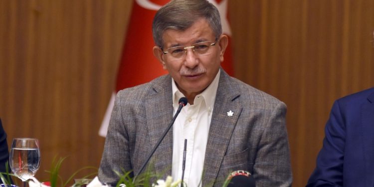 Davutoğlu’ndan ‘oy oranı’ eleştirilerine tepki: Biz çıkalım masadan o zaman
