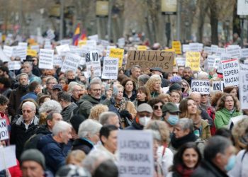 Madrid’de sağlık çalışanlarından protesto: Sektöre yatırım artırılsın