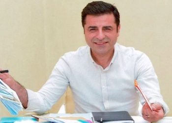 Selahattin Demirtaş: Seçim önemsizdir diyenlere sırtınızı dönün