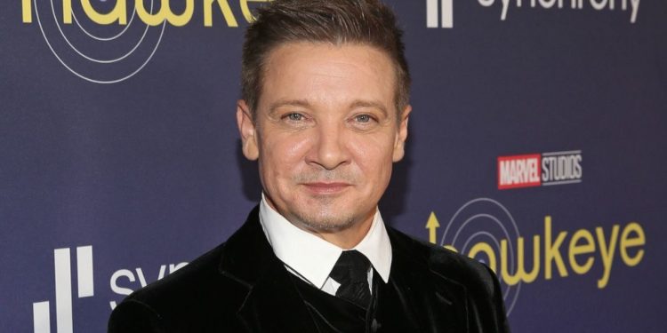 Taburcu olan Jeremy Renner’dan ilk fotoğraf: 30’dan fazla kemiğim kırık